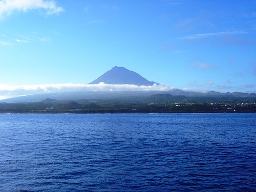 A Montanha do Pico vista do mar