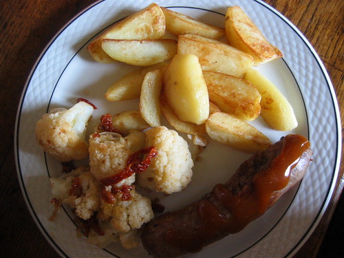 Bratwurst, fried potatoes, cauliflower with dried tomatoes