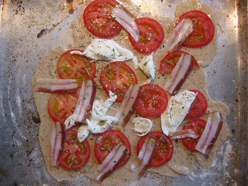 Pizza mozzarella pancetta tomato,